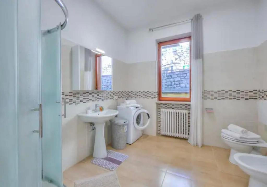 Apartment With View Lake Maggiore/Laveno Mombello ภายนอก รูปภาพ