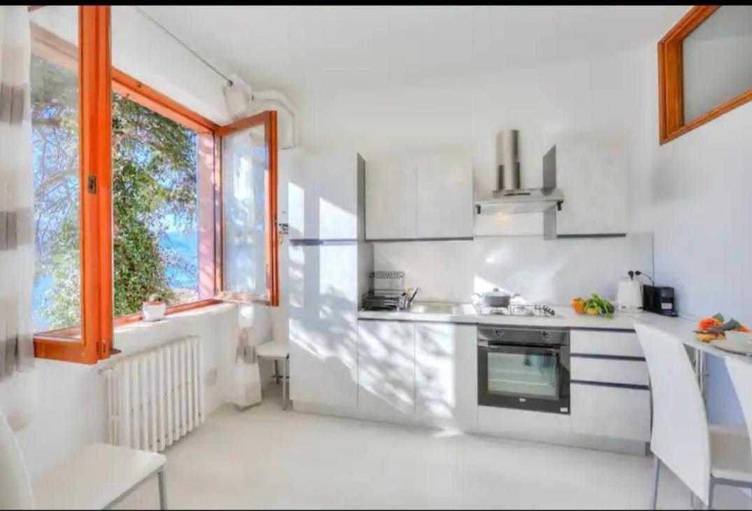 Apartment With View Lake Maggiore/Laveno Mombello ภายนอก รูปภาพ