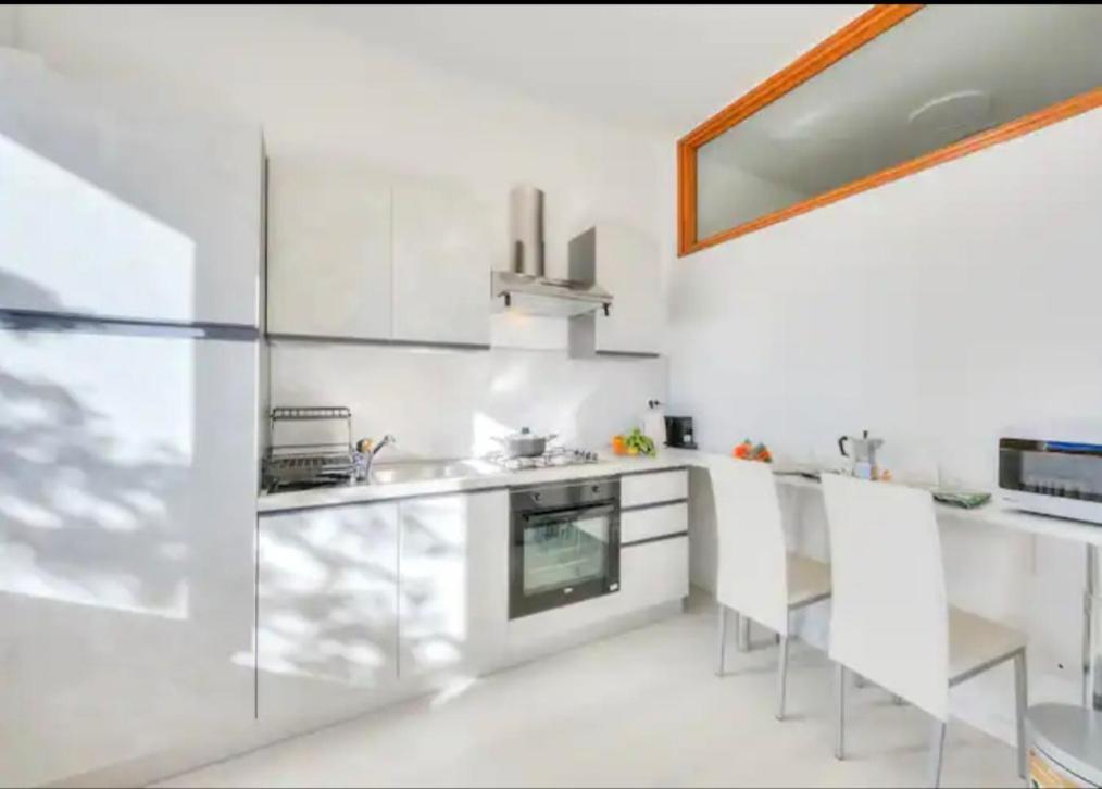 Apartment With View Lake Maggiore/Laveno Mombello ภายนอก รูปภาพ