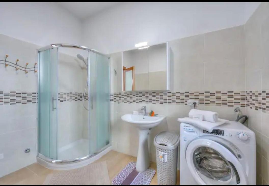 Apartment With View Lake Maggiore/Laveno Mombello ภายนอก รูปภาพ