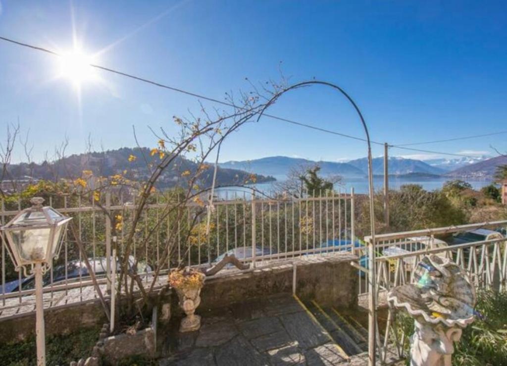 Apartment With View Lake Maggiore/Laveno Mombello ภายนอก รูปภาพ